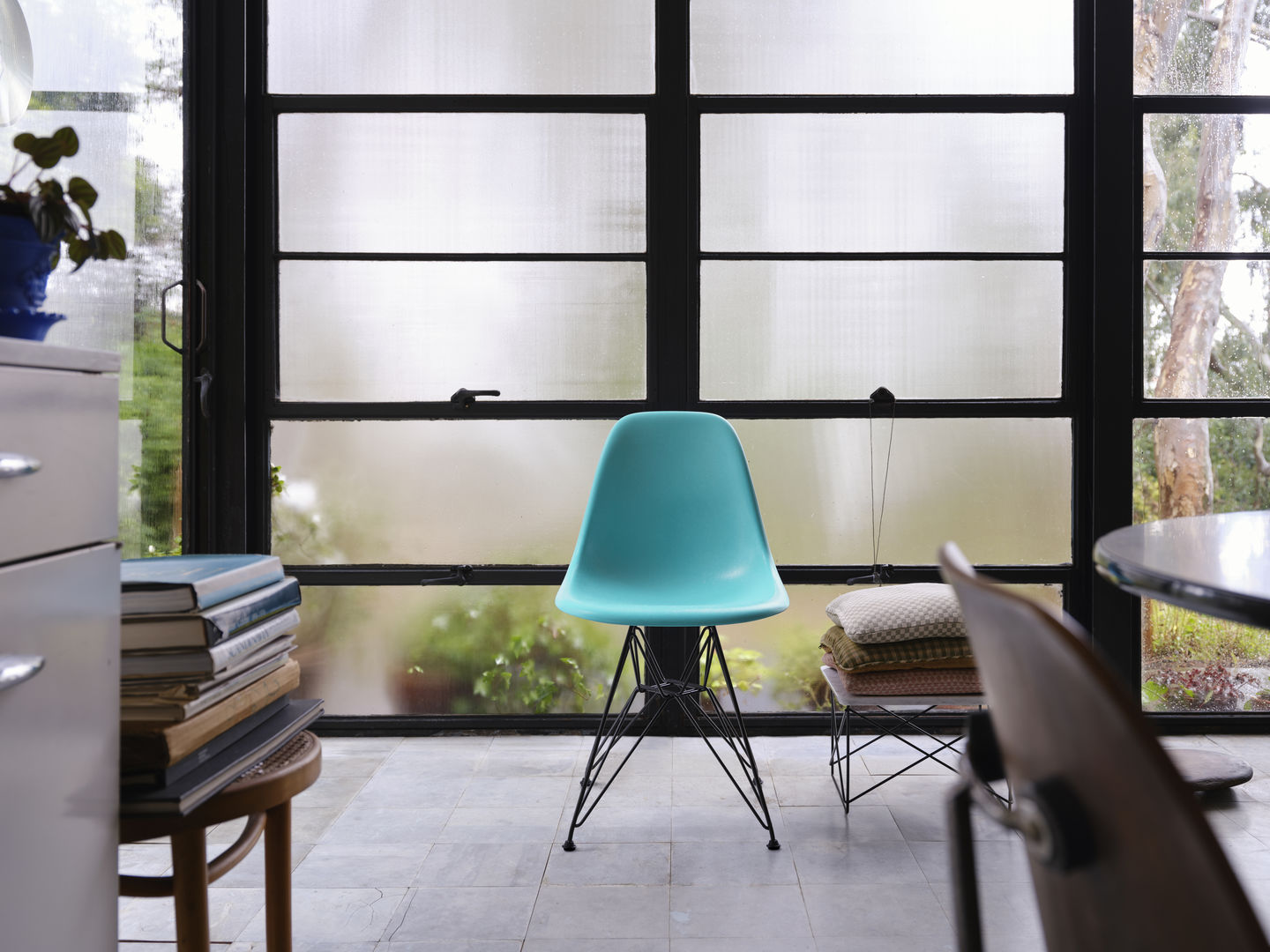 Eames Fiberglas Side Chair von Vitra ein Stuhl-Klassikr im Büro